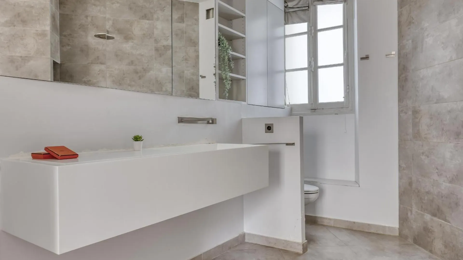 Wonderful & Large Flat In The 7th - Eiffel Tower