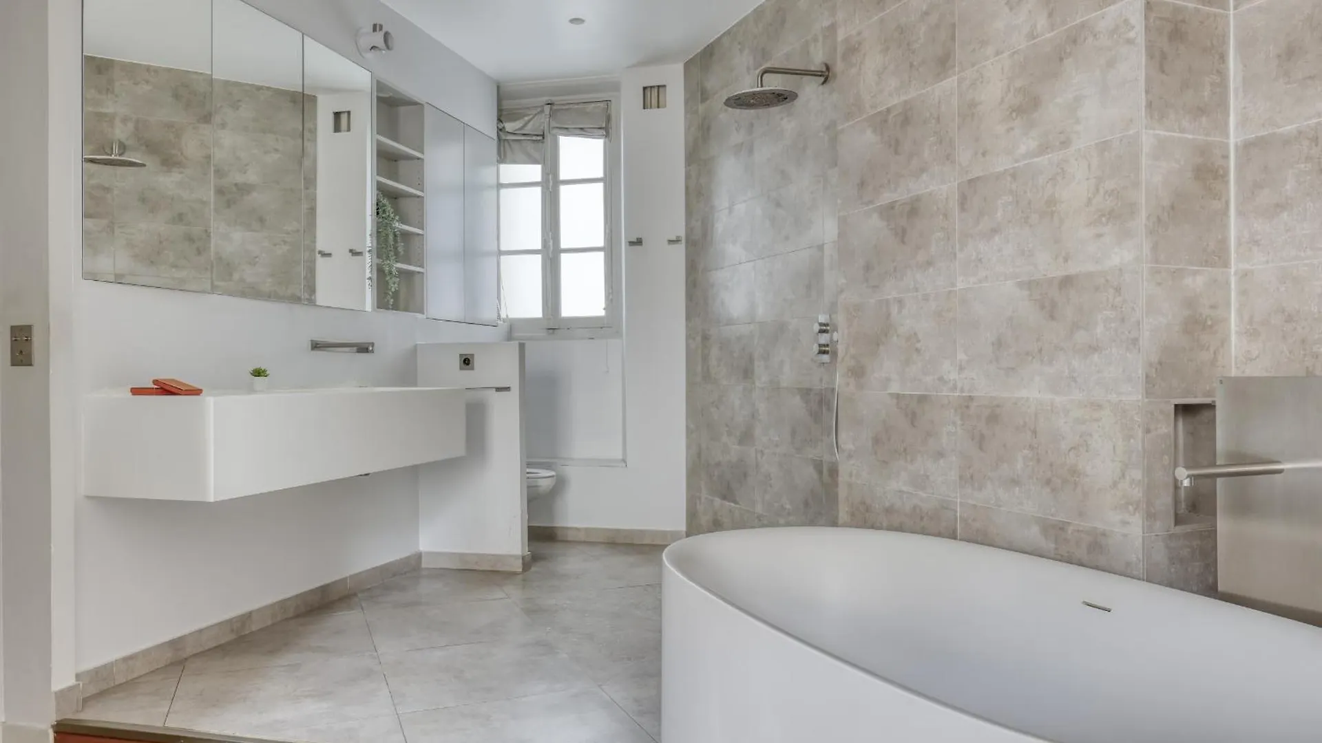 Apartman Wonderful & Large Flat In The 7th - Eiffel Tower *
