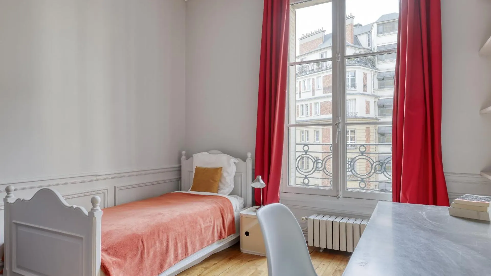Wonderful & Large Flat In The 7th - Eiffel Tower Apartman Párizs